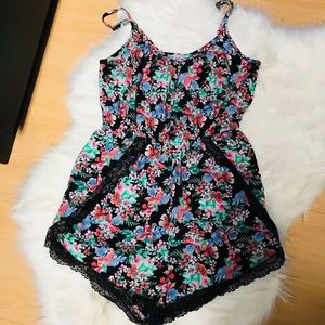 😻 (New Pic) Floral Print with Lace Trim Romper